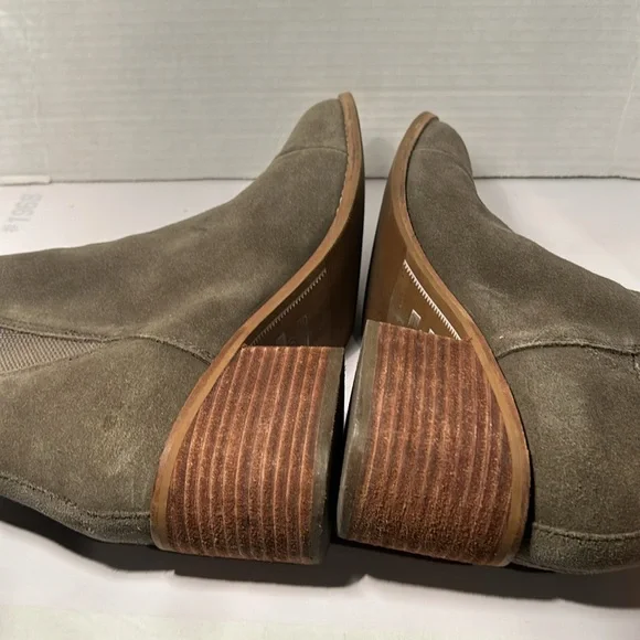 TOMS Women's Esme Desert Taupe Suede Chelsea Boot Size 8. 2.5” heel size - Picture 6 of 15
